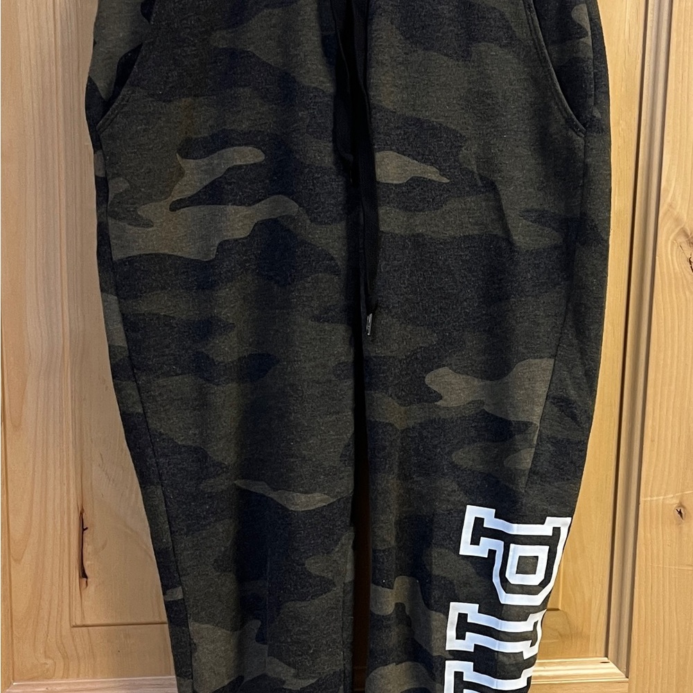 💚VS PINK Camouflage Joggers